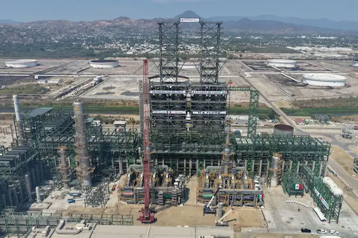Alertan por expansión de ‘huachirefinerías’ en México