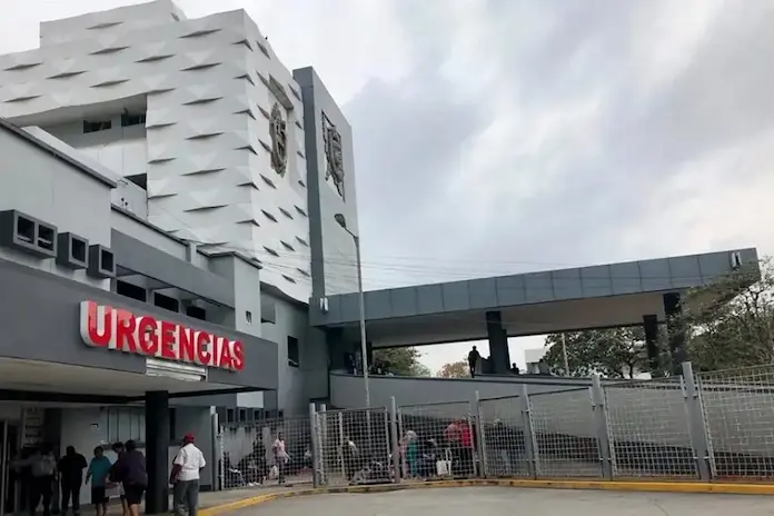 Investigan muerte de adulta mayor tras presunta agresión de su yerno en hospital de Veracruz