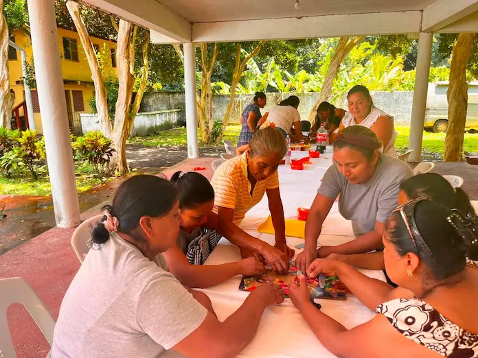 Fortalecen en Catemaco a mujeres del sector pesquero con taller de sororidad