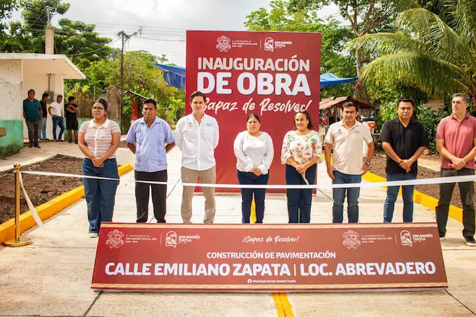 Cumple Rafa Fararoni a familias de El Abrevadero con inauguración de calle Emiliano Zapata