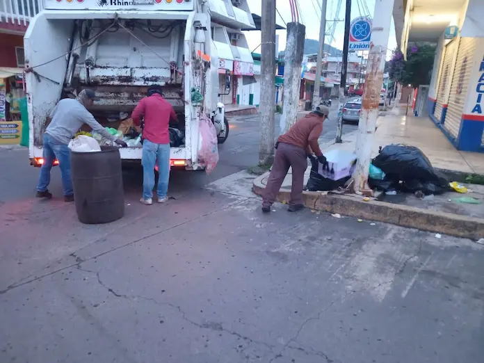 Refuerzan en Catemaco la recolección de basura para mantener calles limpias