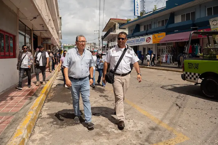 Catemaco implementa operativos contra quienes apartan lugares en la vía pública