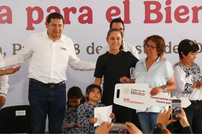Sheinbaum anuncia reestructura de créditos del Infonavit para millones de familias