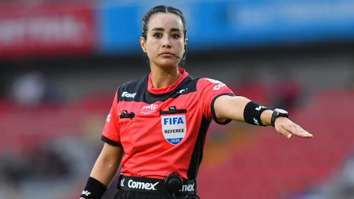¿Fue intencional? Acusan a jugador de Querétaro de dar premeditadamente un balonazo en la cara a Katia Itzel García